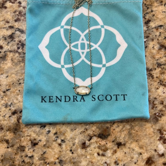 Elisa Gold Pendant Necklace in Ivory Mother-of-Pearl - Picture 4 of 6